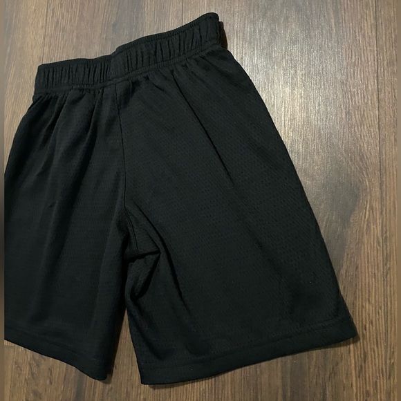 NWOT Boy’s Nike Black Mesh Shorts 7/L - Picture 6 of 7